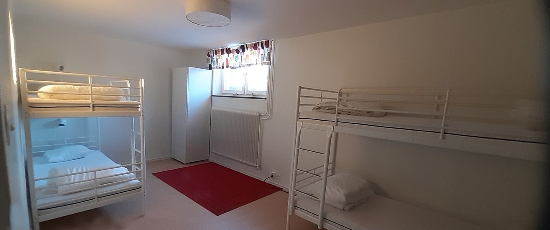 Sovrum med tvåvåningssängar