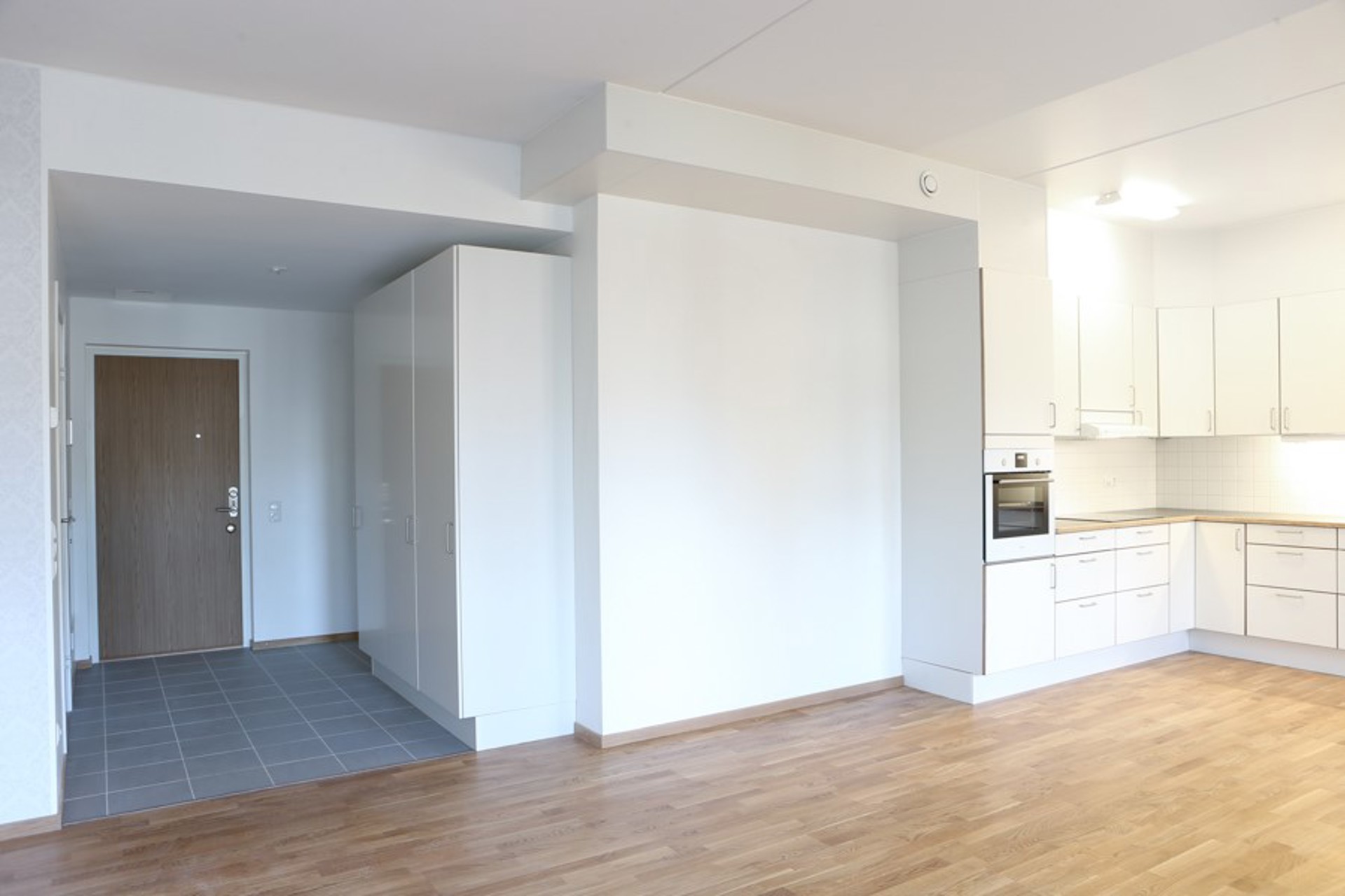 Del av hall och kök