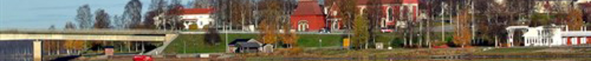 Vy över Kalix som speglar sig i älven