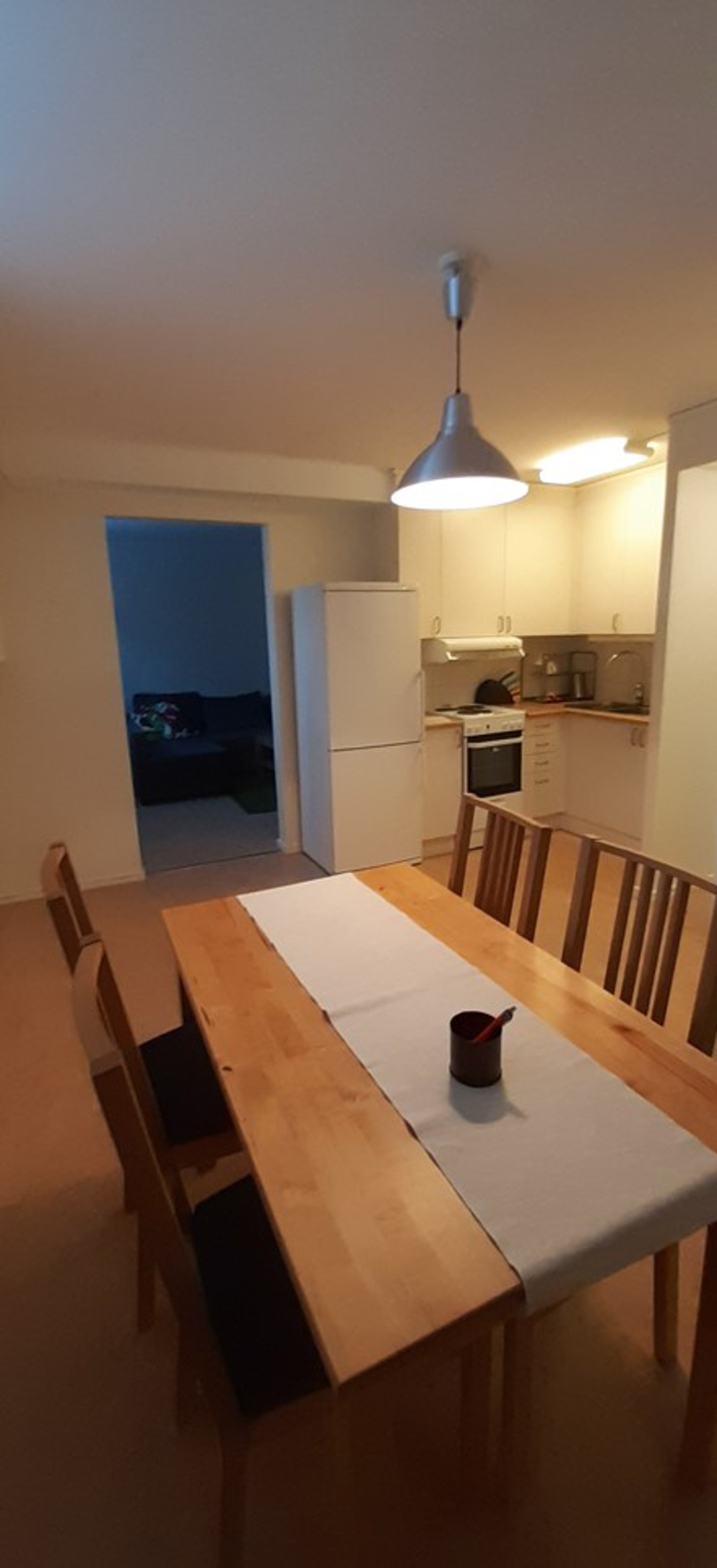 Köksbord och fyra stolar