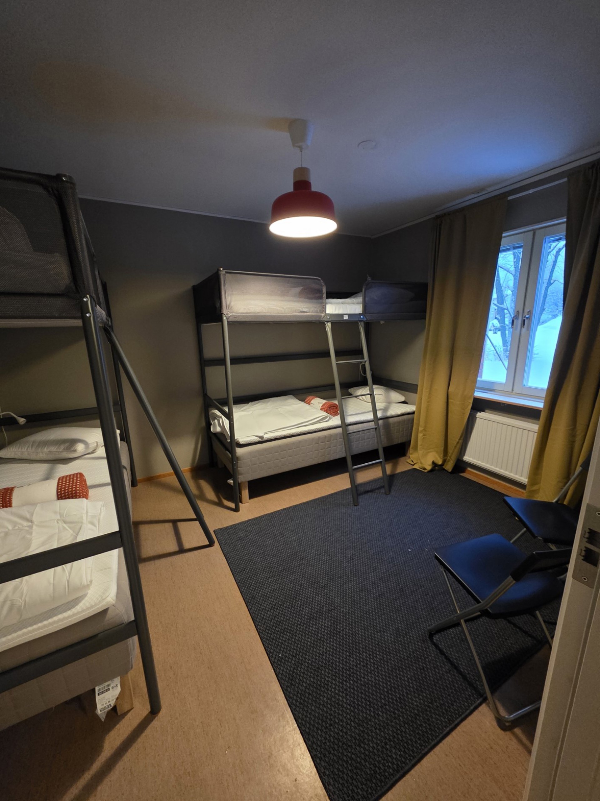 Sovrum med tvåvåningssängar